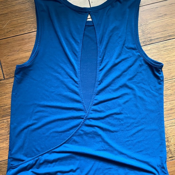 Athleta Tops - Athleta open back sleeveless shirt sz M